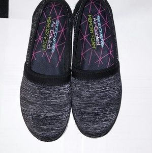 Sketchers Memory Foam walking shoes size 7